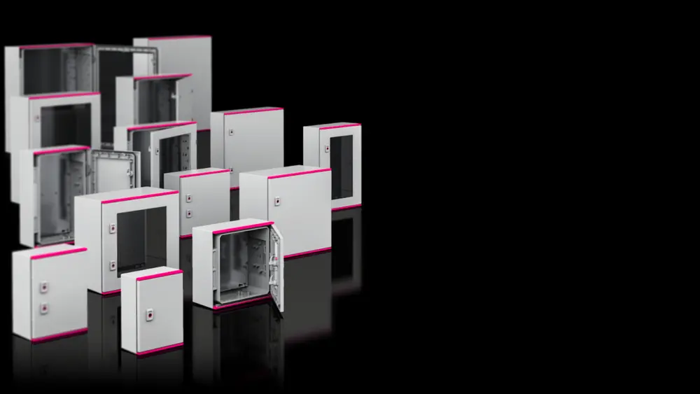 Rittal biedt haar schakelkastprogramma in kunststof in 14 verschillende behuizingsvarianten aan, waarvan zes met en acht zonder kijkvenster