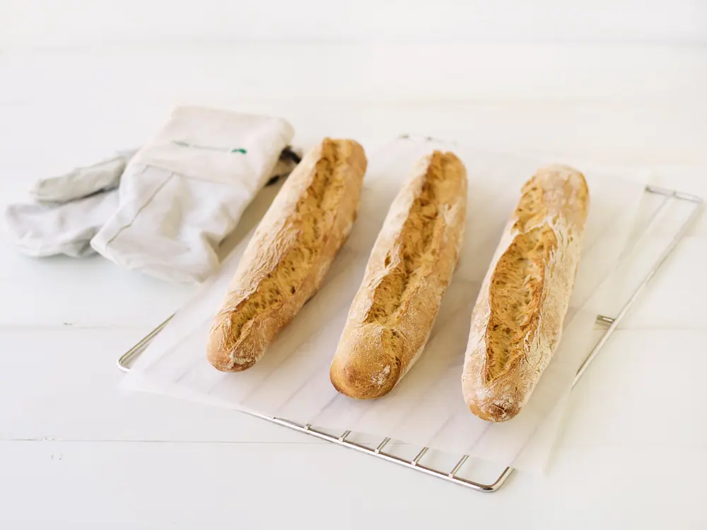 VOORGEBAKKEN BROODJES