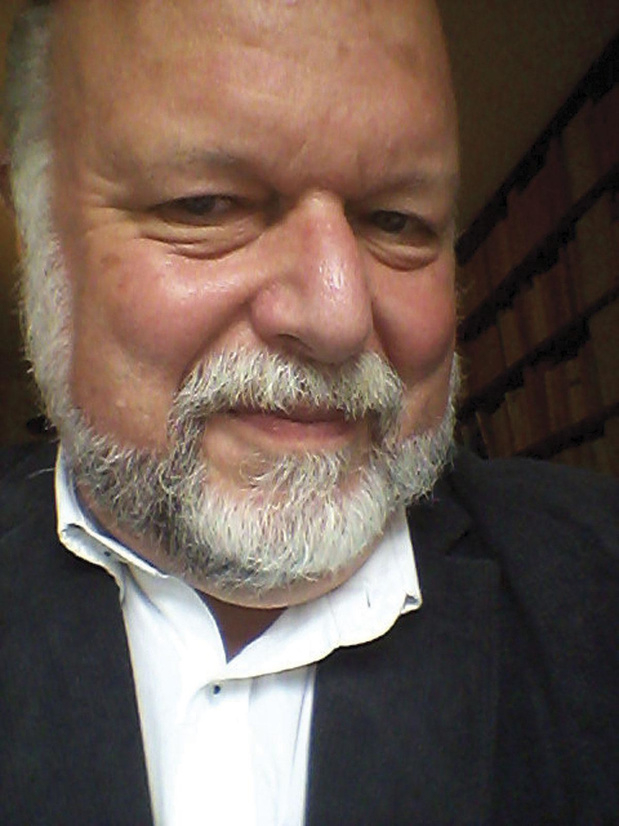 Dr Carl Vanwelde