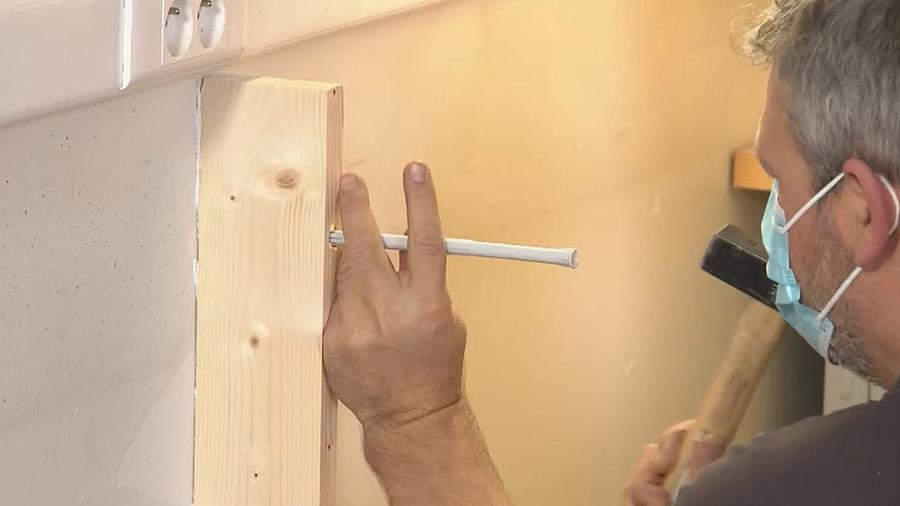 Steek vervolgens de volledige slagplug door