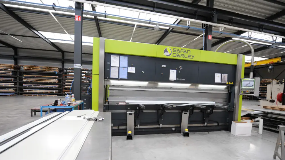 Bij Metaal Techniek België te Lommel staan de E-Brake, de M-shear en de H-brake (foto)