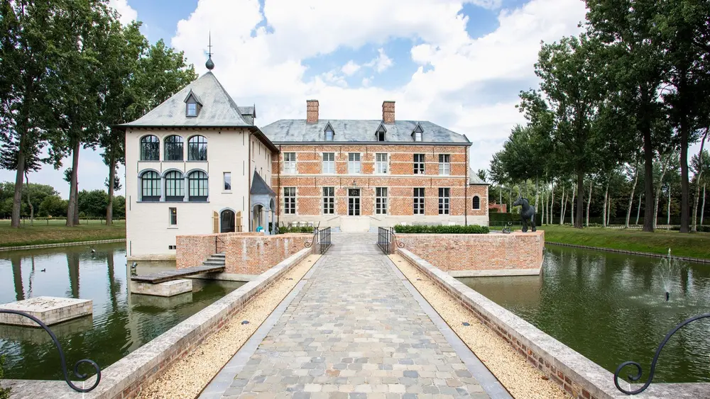 Nieuwe Vakgroep Erfgoedrestauratie boven de doopvont gehouden