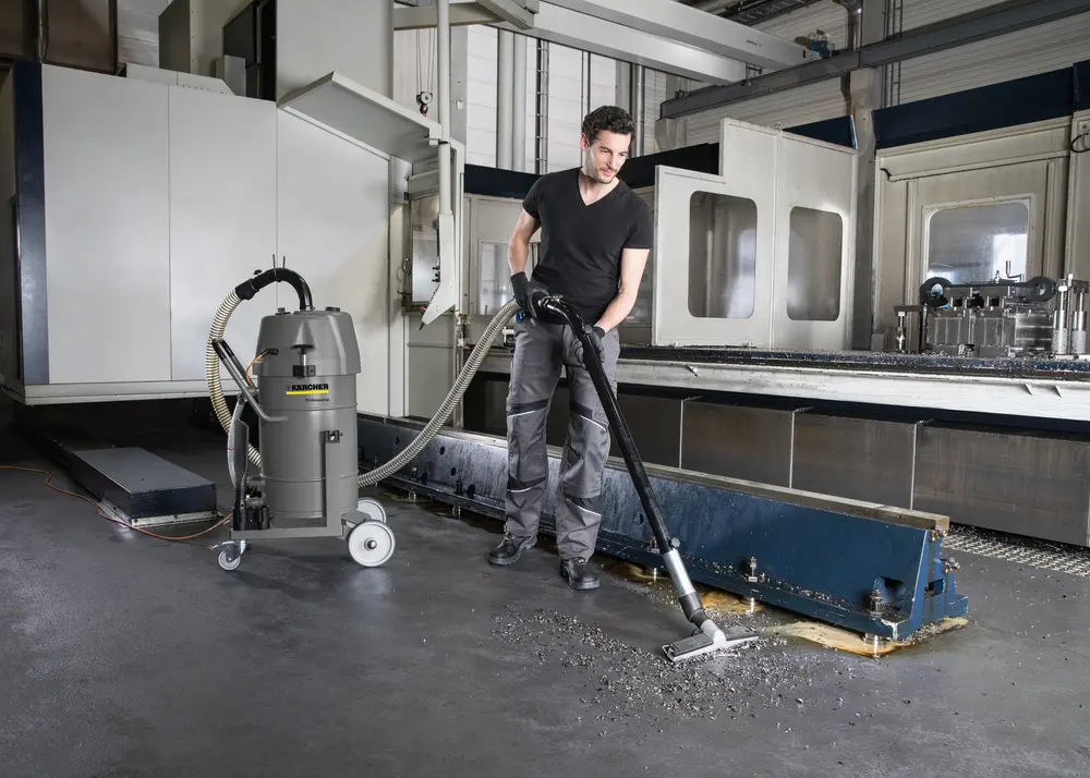 Overal waar metaal wordt gefreesd, geboord, gedraaid of afgebraamd, worden spanen geproduceerd. Voor flexibel gebruik op meerdere werkstations zijn mobiele stofzuigers de juiste keuze. 