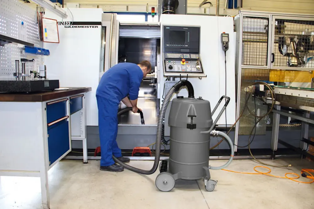 	Een stofvrije werkomgeving is belangrijk om aandoeningen aan de luchtwegen te 	vermijden. Fijn metaal stof mag niet met borstels worden verspreid maar dient 	zorgvuldig te worden verwijderd met een mobiele stofzuiger.