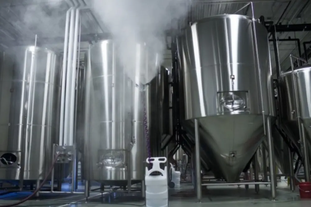 Naast de directe toepassing op apparatuur, kunnen desinfectantia ook op indirecte wijze in contact worden gebracht met het te desinfecteren apparaatoppervlak, namelijk door fumigatie of verneveling