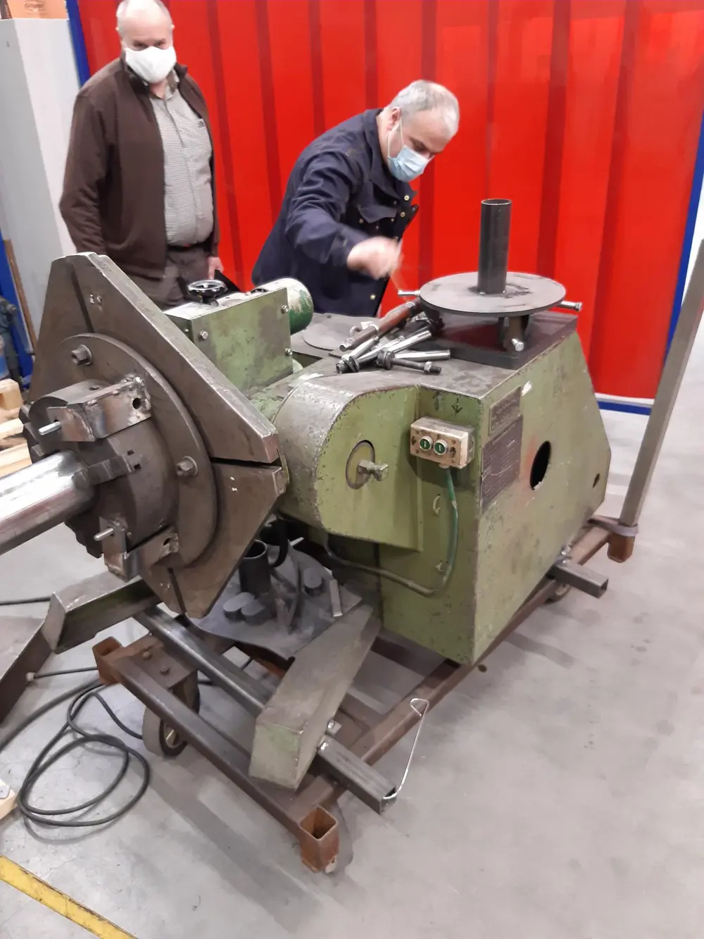 Oudere lasmanipulator