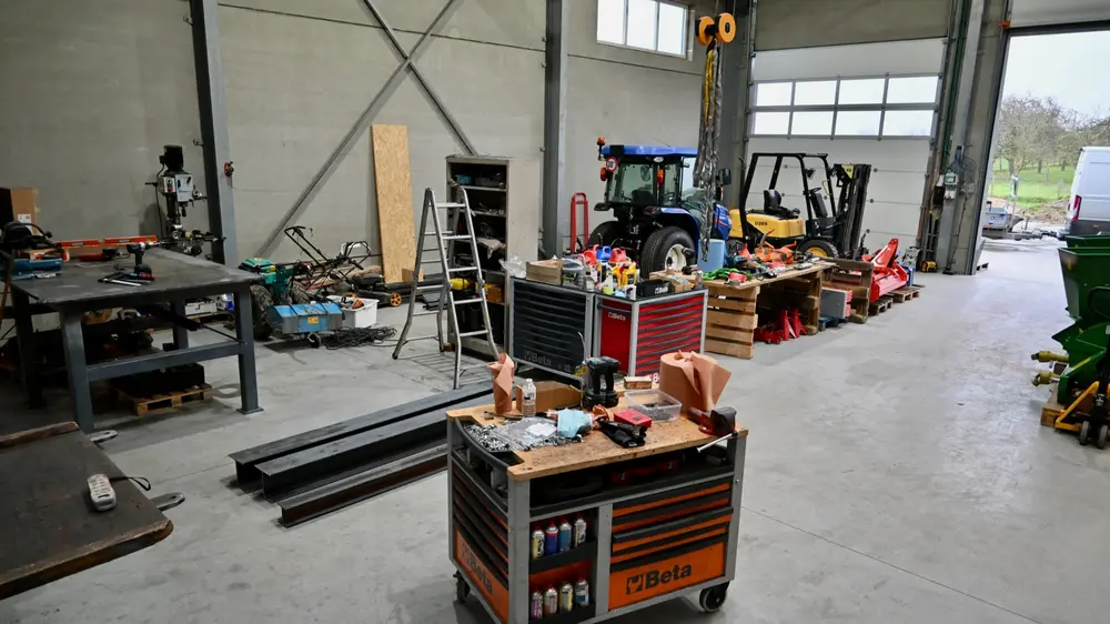 Pour les travaux de maintenance, Degrieck dispose d'un petit atelier avec une poignée de machines de traitement