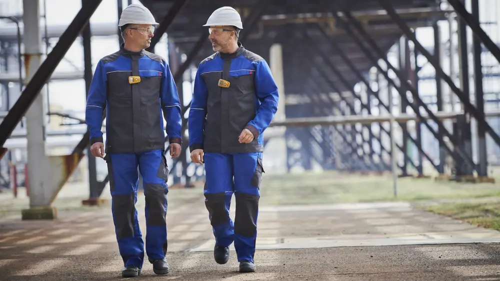 Présentation d'équipe uniforme en vêtements professionnels et de protection