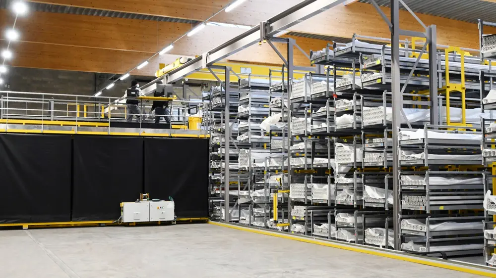 Une solution avec robot empileur a été retenue car elle permet d’avoir un magasin d’une grande densité de produit