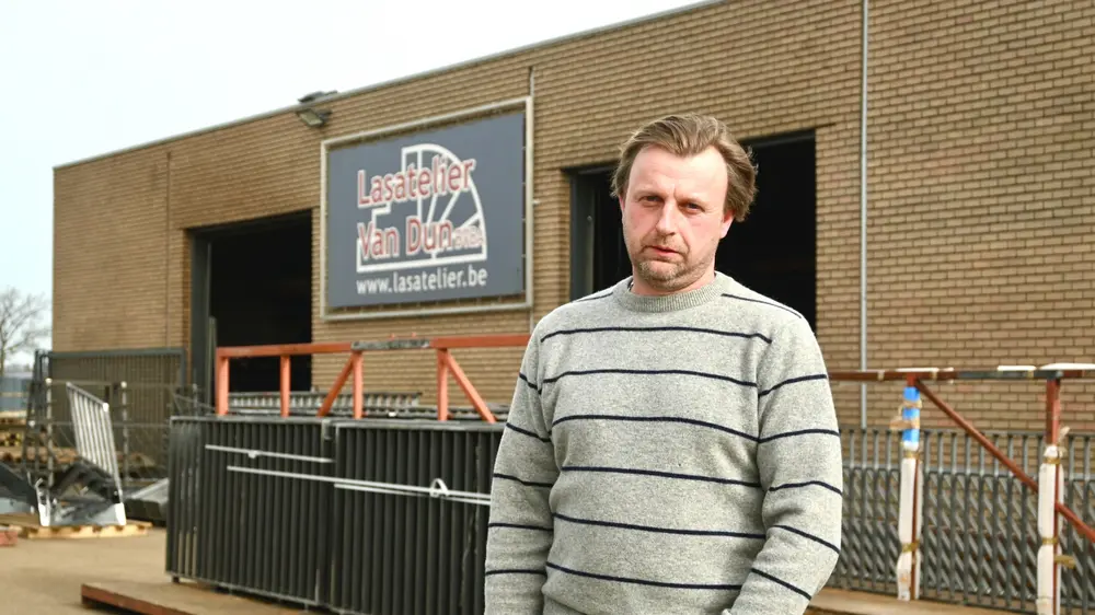 Bart Van Dun richtte Lasatelier Van Dun op als eenmanszaak. Sinds 2005 is het bedrijf een bvba waar zo'n 15 mensen werken