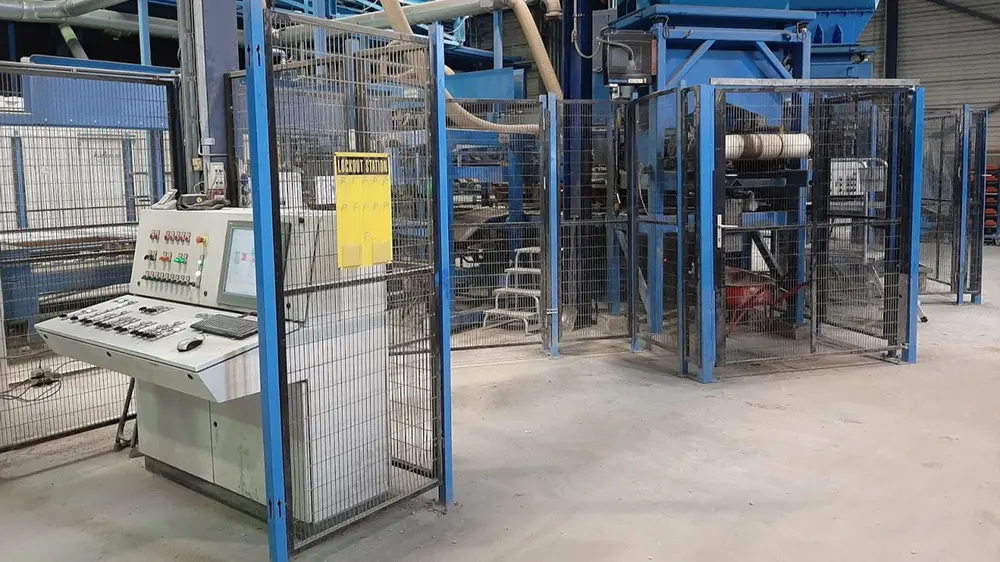 De jaarlijkse, grote onderhoudsbeurt moet snel gebeuren, omdat de machines alleen tijdens de bouwvakantie stilstaan
