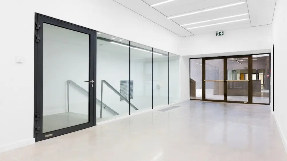 Frameless Fire Glass is ook de perfecte oplossing voor horizontale toepassingen en kan daardoor vlot geïntegreerd worden in beloopbare glastoepassingen