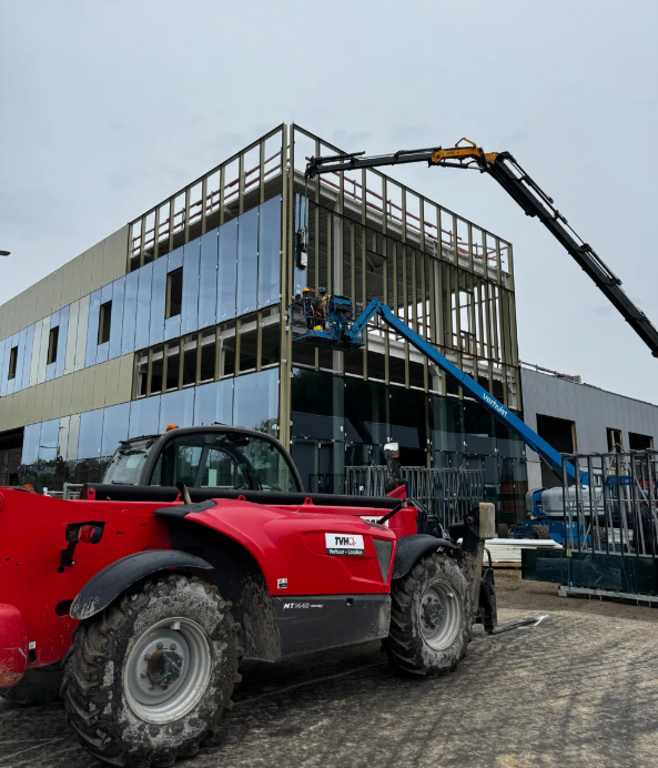 De prefabricatie en nauwkeurige voorbereiding ondersteunen een efficiënte plaatsing op de werf