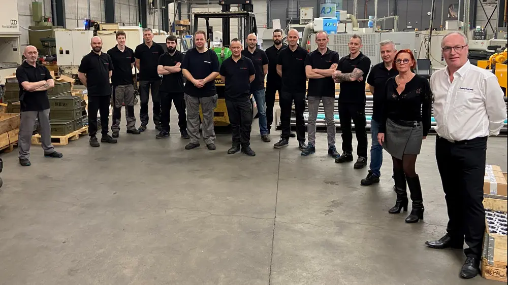 De Bruyn & Zonen heeft zo\'n 18 mensen in dienst en heeft 21 machines van DMG Mori staan