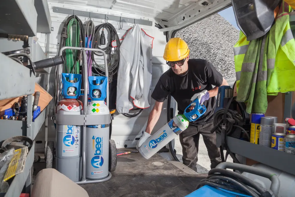 Naast de verhuur van cilinders verkoopt Air Liquide ook kleinere cilinders voor standaard gassen, speciaal voor kleinverbruikers.