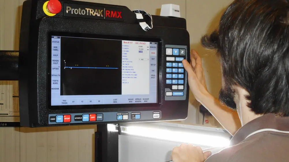 Ondanks zijn gebruiksgemak biedt de sturing toch veel mogelijkheden op het vlak van freesstrategieën