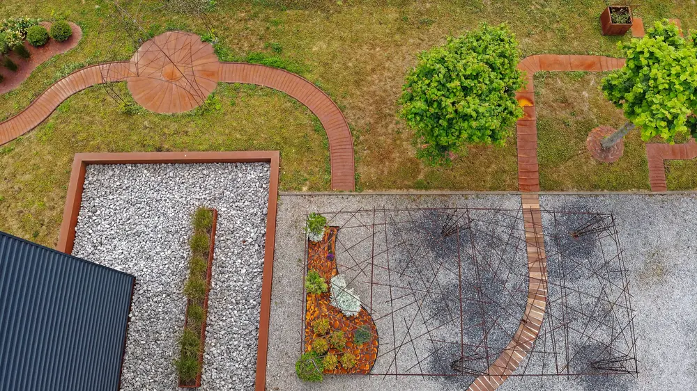 chemin modulable et terrasse ronde en acier corten KOR-X