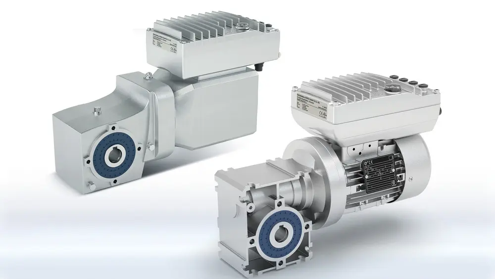 Un variateur, deux versions : NORDAC ON à utiliser avec les moteurs asynchrones (premier plan) et NORDAC ON+ à associer à des moteurs synchrones (arrière-plan)