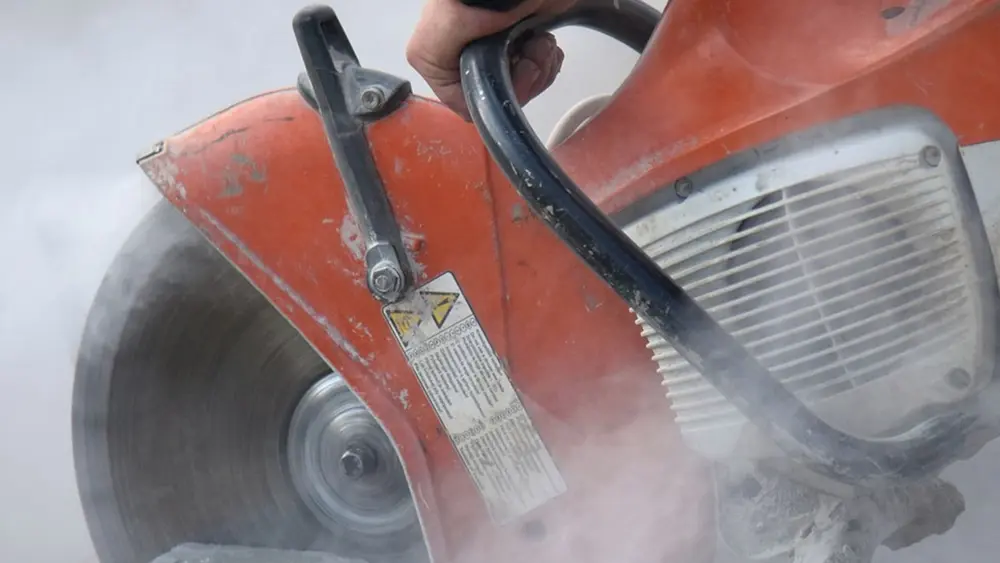 De achtergrondconcentratie bouwstof met in vele gevallen het kankerverwekkende kristallijn silica is op vele bouwplaatsen hoog