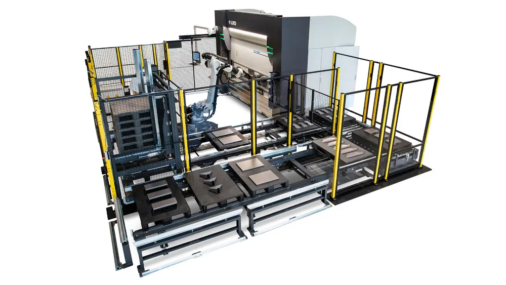 Bij deze afkantpers Ulti-Form gebeurt het programmeren offline - teachen van de robot is dus niet nodig