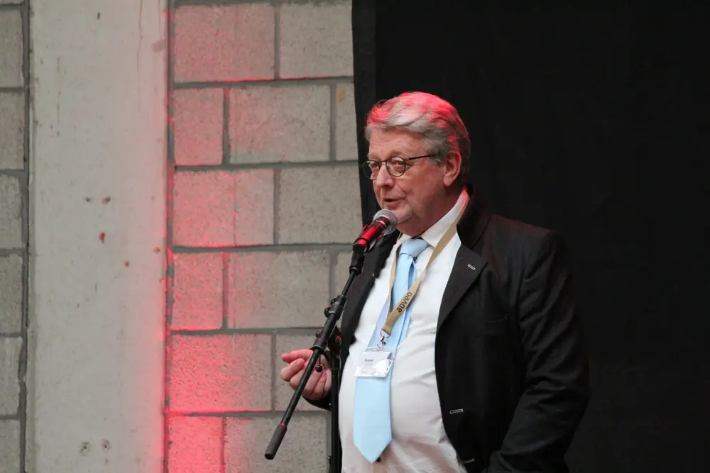 Roland Laschet Adveo