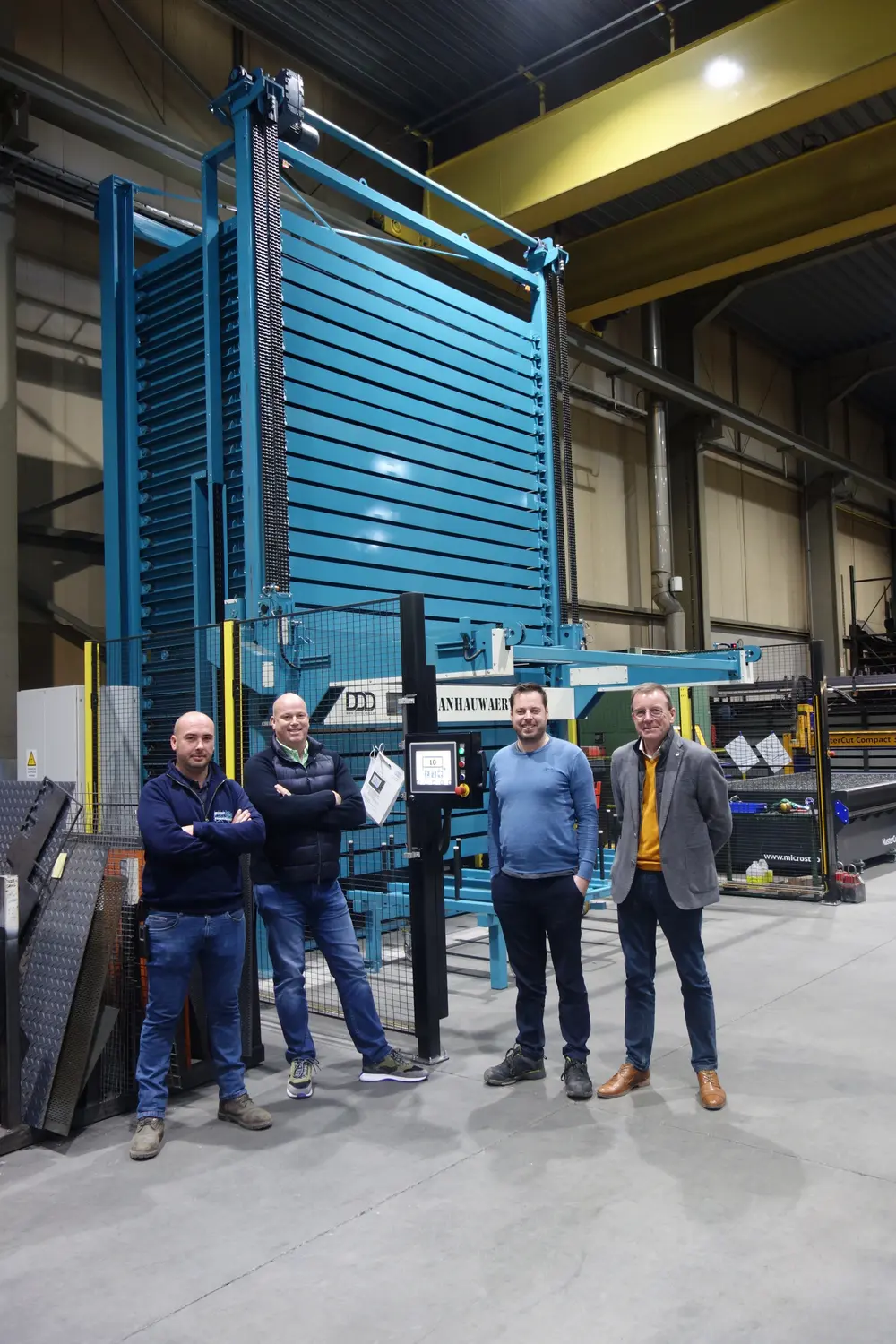 v.l.n.r.: Steven Vanhauwaert (zaakvoerder Vanhauwaert Machines), Dirk De Decker (Zaakvoerder DDD Technics), Dieter ? (?), Chris Cherreté (Technisch commercieel afgevaardigde DDD Technics)