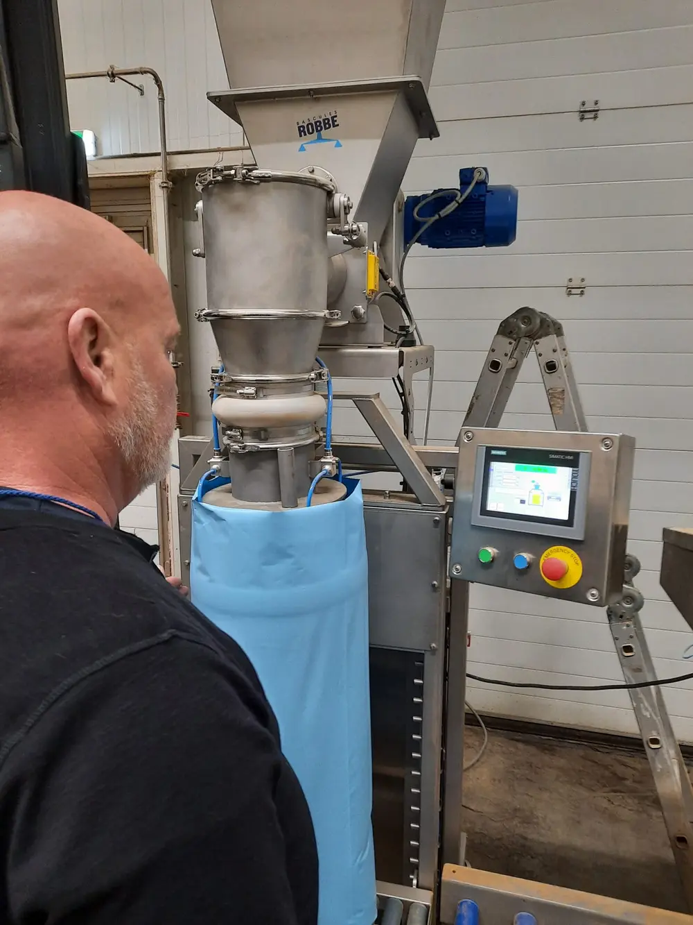 Door de uitvoering in RVS en het open ontwerp is het toestel uitermate geschikt voor gebruik in de voedingssector