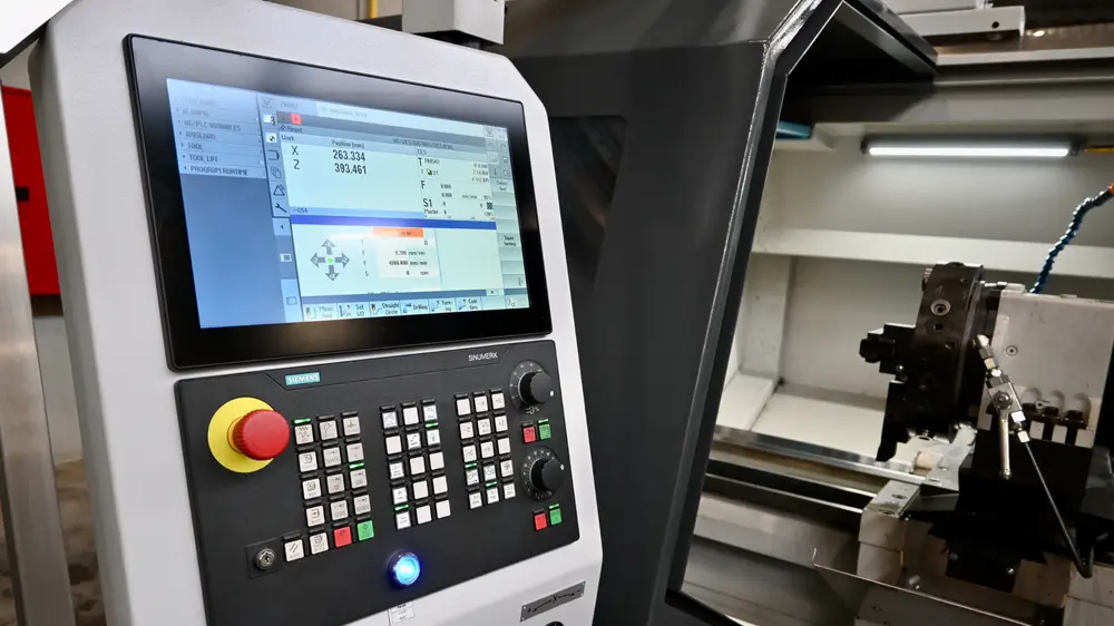 Door de grote diversiteit aan stukken, koos het bedrijf voor een teach in CNC-draaibank