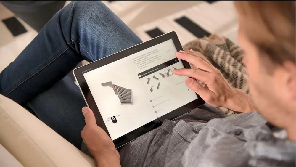 Uw klant stelt de trap eenvoudig samen en rekent af, al dan niet samen met uw winkelmedewerker.