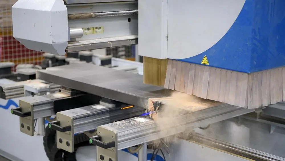 Deli Home zaagt alle onderdelen tot op de mm nauwkeurig.