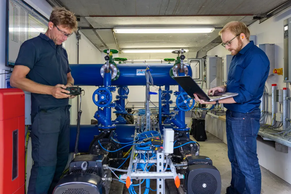 pompen, elektromotoren, leidingwerk en lagers