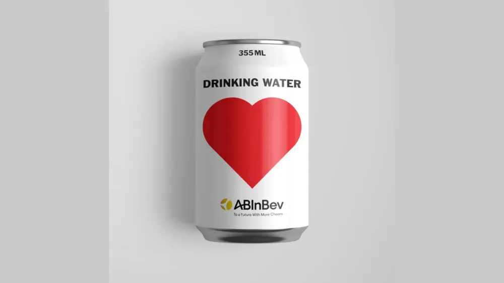 Stella Artois Brouwerij vult een half miljoen waterblikjes af en plant de levering naar de grenscontroleposten in Polen en Moldavië