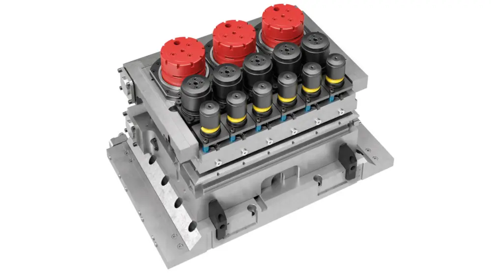De multi-press ponskop biedt plaats voor 14 stations van drie types – B, C en D (rood), samen goed voor maximaal 59 tools