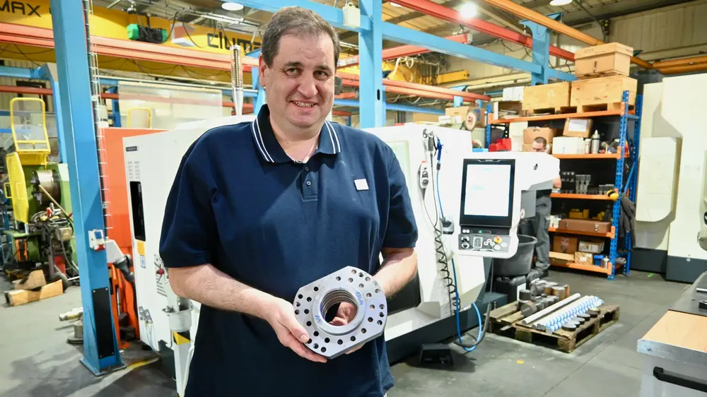 Zaakvoerder Hendrik Morreels: "In de fabricagehal maakt Hydrauliek Morreels onderdelen die terechtkomen in de zelfontworpen cilinders en systemen"