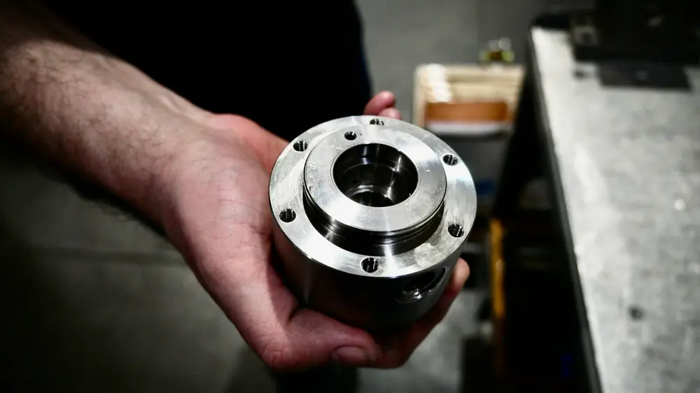 Op de nieuwe machines maakt het bedrijf voornamelijk cilinderonderdelen en ventielblokken