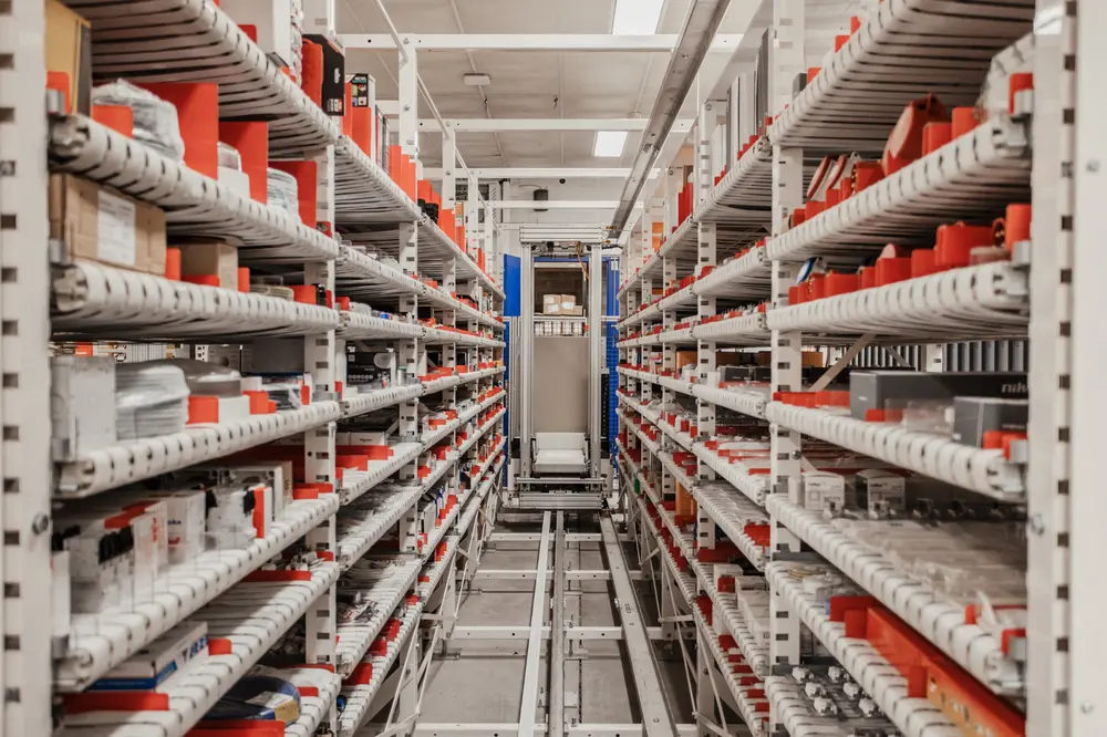 Het productgamma omvat een 1.000-tal referenties die het meest in lijn liggen met de klantennoden