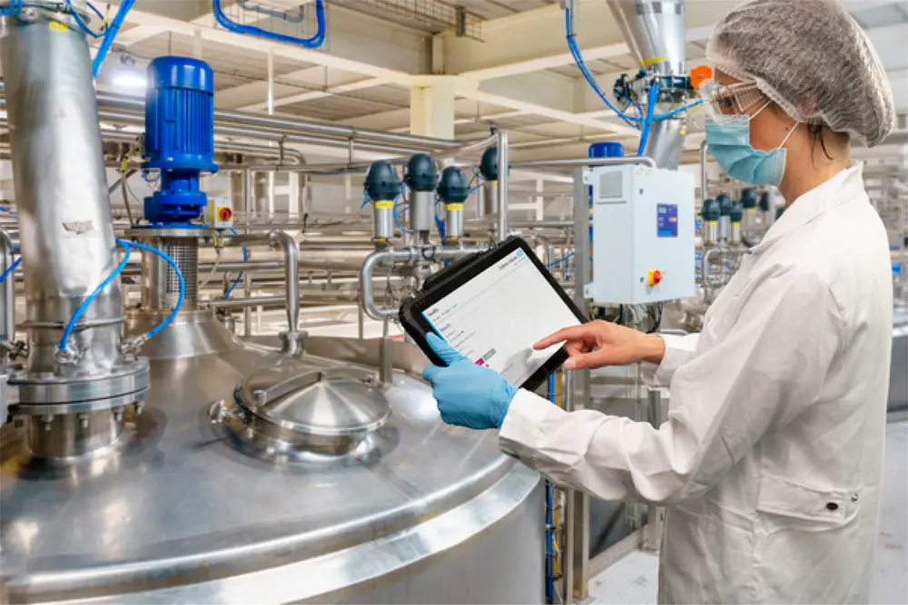 De multiparameter fermentatiemonitor QWX43 is geoptimaliseerd voor brouwerijtoepassingen. Hij voert een viertal fysische metingen uit in het bier en stuurt de meetdata door naar een gespecialiseerd berekeningsalgorithme in de Netilion-cloud, die de fermentatiegraad berekent. Die kan geconsulteerd worden op de Netilion Value app, of gedeeld worden met andere IT-systemen via de Netilion Connect API. Zo kan de brouwer op basis van nauwkeurige realtime meetdata de juiste beslissingen nemen