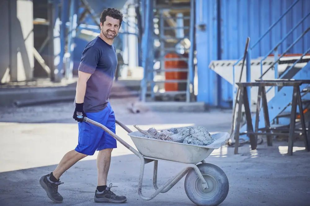 Quand il fait chaud: les T-shirts et shorts MEWA sont de sortie