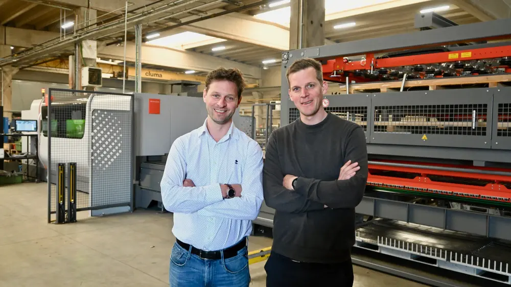 De broers Pieter en Kristof Talpe van Glotec voor de nieuwe fiberlasersnijmachine