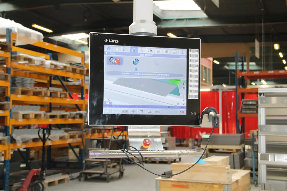 LVD a offert à Eurofours une solution complète avec toute la suite CADMAN. La connectivité du logiciel LVD avec leur système ERP, le laser et les presses plieuses a considérablement améliorée ses capacités de fabrication