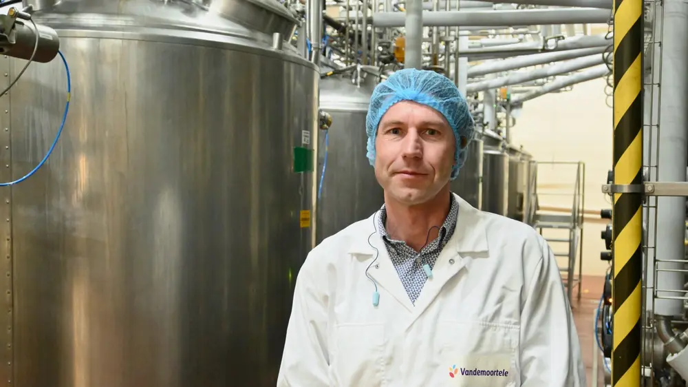 Christian Debusschere  Christian Debusschere is Group Automation Manager bij Vandemoortele Izegem. Die fabriek is de eerste margarinefabriek van de groep. Daarnaast telt die nog vier andere margarinefabrieken