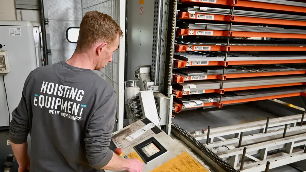 Dankzij het automatisch platenmagazijn zijn de platen ordelijk en overzichtelijk opgeborgen