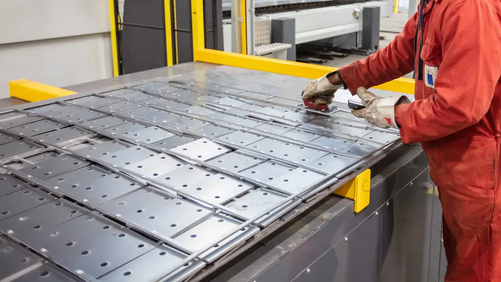 J.A. Harvey Ltd. werkt met verschillende materialen (koolstofarm als ultrasterk staal, aluminium, rvs) en in verschillende plaatdiktes 