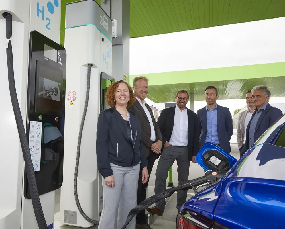 DATS 24 opent publiek waterstoftankstation te Wilrijk langs de A12