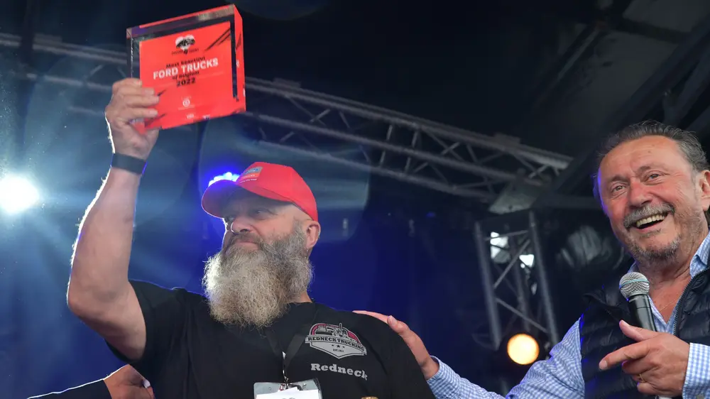 Luc Van Litsenborg wint de prijs voor de mooiste Ford truck