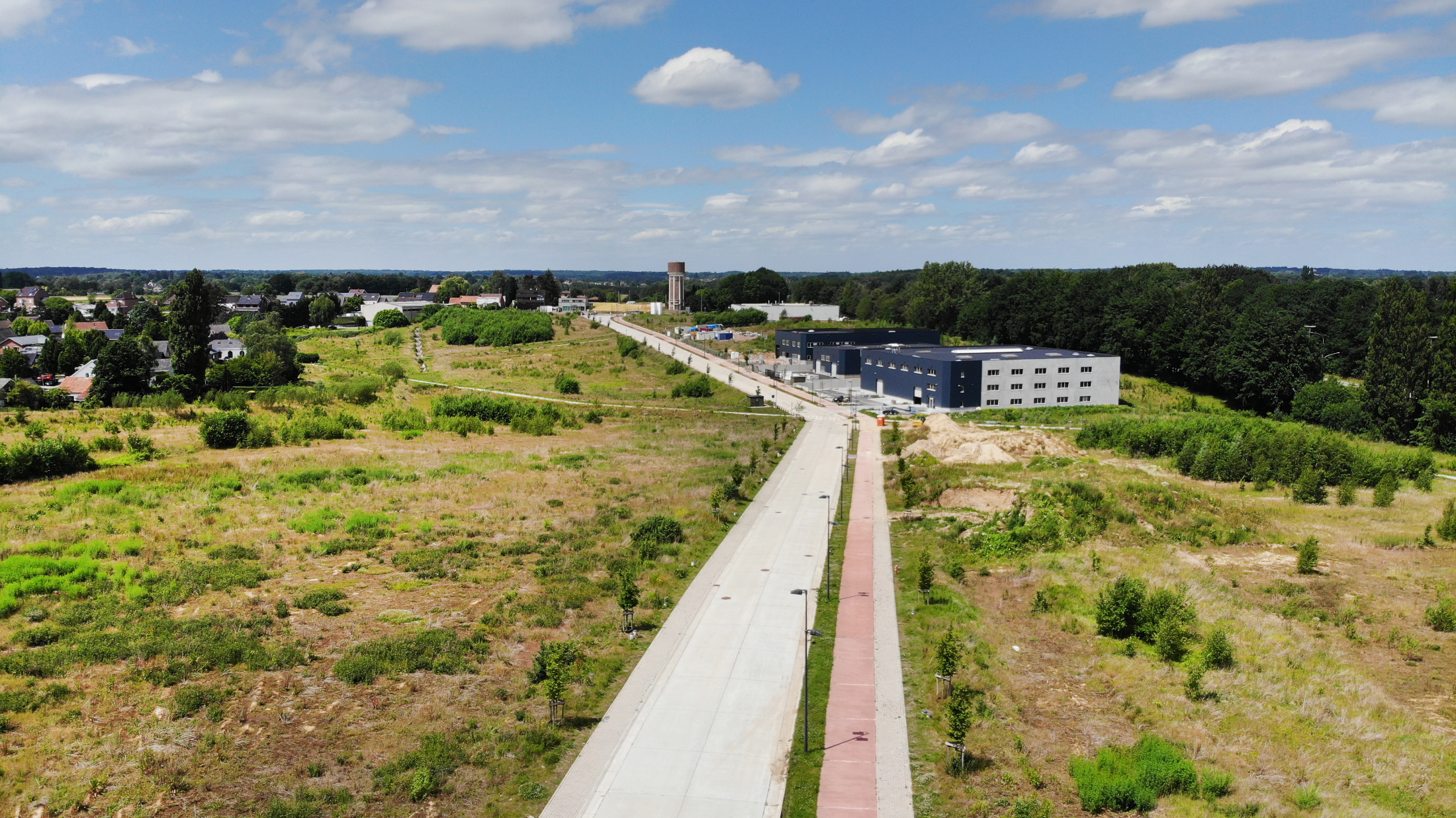 Businesspark Rameis wordt gerealiseerd in samenwerking tussen de projectontwikkelaar Patrimmonia Real Estate, architectenbureau Guillissen & Roba Architectes en bouwbedrijf Mathieu Gijbels.