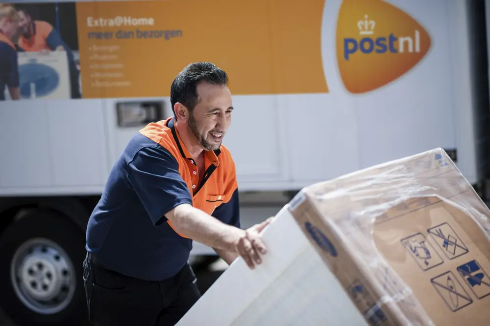 PostNL Extra@home bezorger