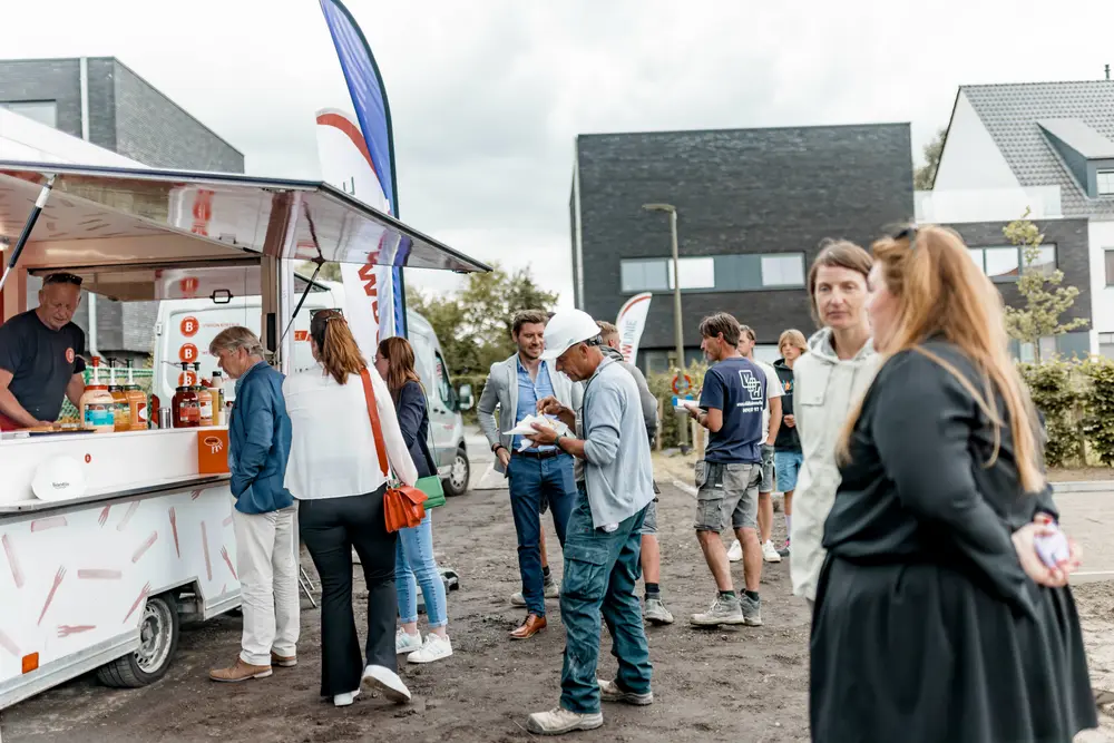Zij kregen een friettruck over de vloer, zaten live in de uitzending van TOPradio en kregen een bezoekje van Bouwunie en Liantis