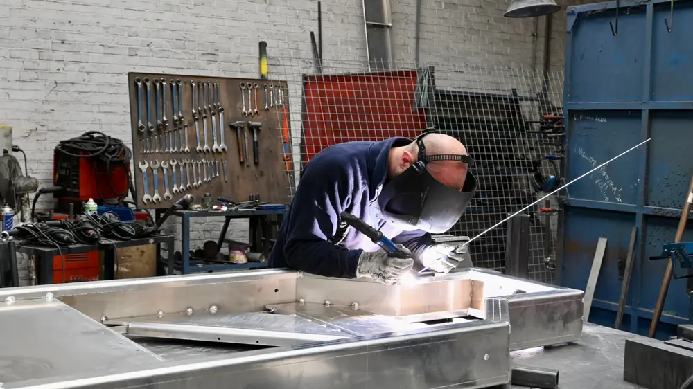 Naast laswerk, voert Dirk Pannecoucke nog tal van andere bewerkingen uit