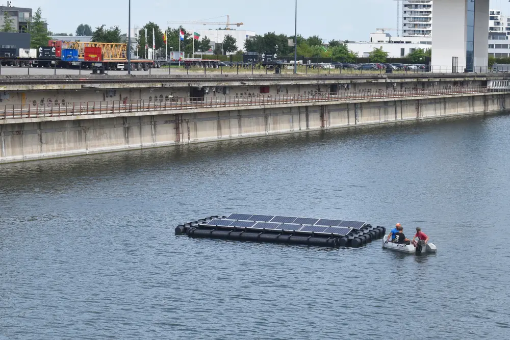 cordeel groep zonnepanelen op dok